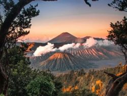 Wisata Tracking Terbaik di Gunung Indonesia