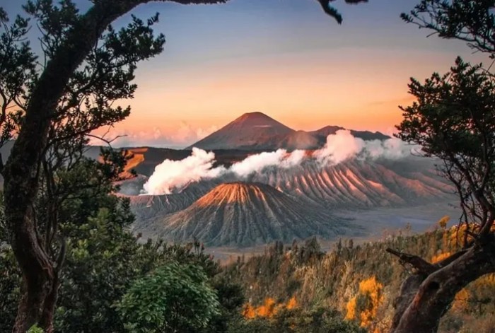 Wisata Pendakian 14 Gunung Api Terindah di Indonesia - Gurugeografi.id Wisata Pendakian 14 Gunung Api Terindah di Indonesia - Gurugeografi.id