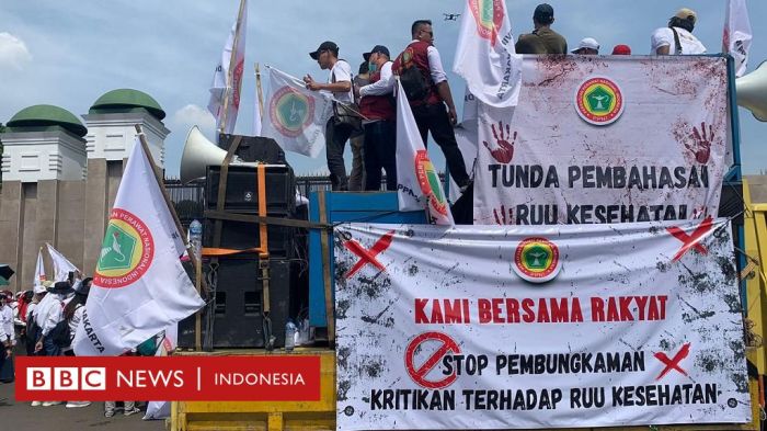 DPR Bahas RUU Kontroversial, Publik Beri Reaksi Beragam