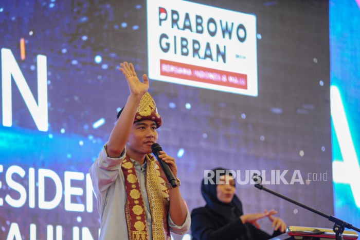 Gibran Respons Foto Bersama Pejabat TNI AD yang Diunggah Goenawan ... Gibran Diduga Langgar Konstitusi, Forum TNI Layangkan Surat