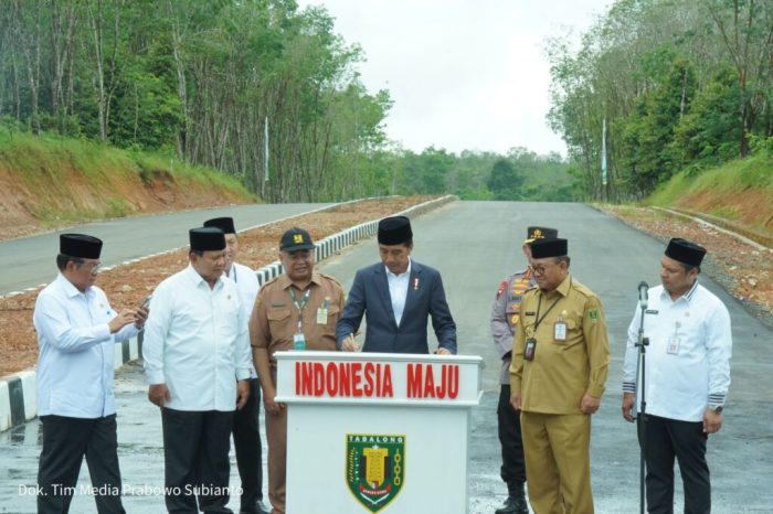 Dampingi Jokowi Kunker di Kalsel, Prabowo Ikut Ke Pasar Hingga Resmikan ... 30 Tahun Ikut Sistem Pasar, Prabowo: Kita Harus Cari Jalan Baru