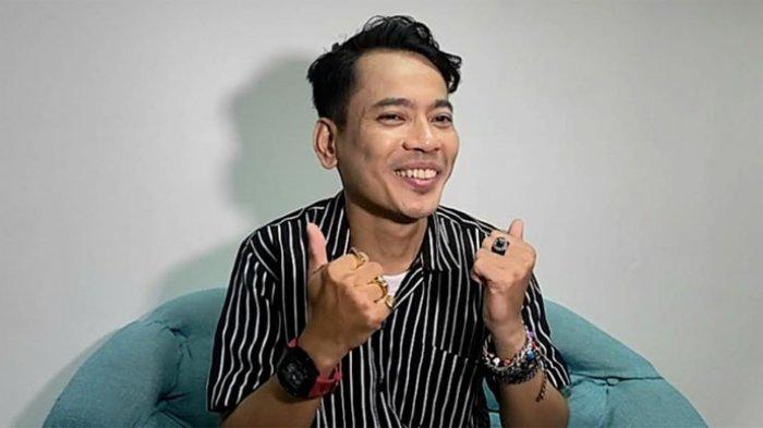 Mengukur Jalanan Bersama Aris Idol - Entertainment Fimela.com Aris Idol Temukan Jalan Baru Bersama ST12