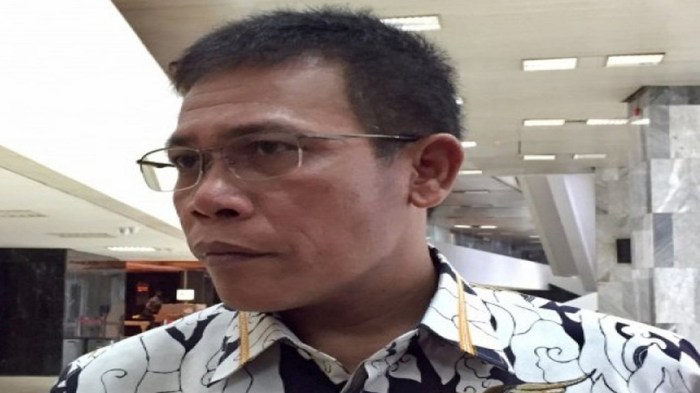 Surya Paloh Angkat Bicara Soal Isu Pemakzulan Presiden Jokowi: Bukan ... Ganjar Bicara Soal Gibran dan Pemakzulan: Taat Konstitusi