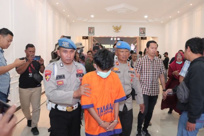 Bakal Disidang, Tersangka Pembunuhan Mahasiswa UI Terancam Hukuman Mati ... Kematian Diplomat Diusut Tuntas, Polisi Temukan Petunjuk di Rooftop