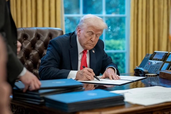 Hadapi Tarif Impor Trump: RI Pilih Negosiasi, Beda dengan Cina, Brasil ... Diskusi Tarif Trump: Bagaimana RI Bernegosiasi Hingga Dapat Keringanan?