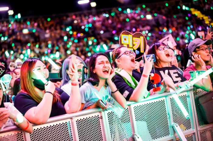 Konser Boyband X Dibatalkan, Fans Tuntut Penjelasan