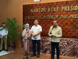 Tangis AM Putranto Warnai Serah Terima Jabatan Kepala Staf Kepresidenan ke Muhammad Qodari