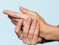 Tangan Kesemutan Tanda Apa? Penyebab dan Solusi yang Perlu Diketahui
