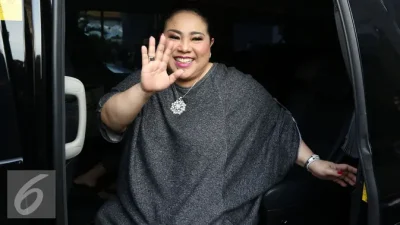 Nunung Menerima Hadiah Rumah Saat Berjuang Melawan Kanker dan Tinggal di Kosan