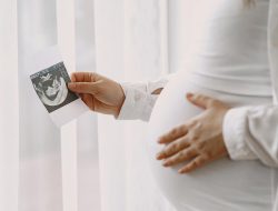 9 Tanda Siap Melahirkan dan Daftar Barang Wajib ke Rumah Sakit