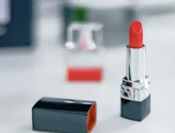 3 Kunci Memilih Warna Lipstik yang Tepat Berdasarkan Undertone