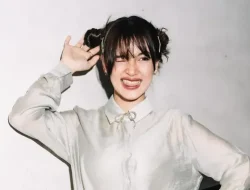 Prinsa Mandagie Klarifikasi Terkait Persamaan dengan Vokalis The Temper Trap