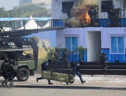 Atraksi Pembebasan Sandera Hiasi Puncak Peringatan HUT ke-80 TNI