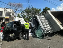 Truk Jatuh dari Jembatan Tol Tangerang-Merak Timpa Mobil dan Sepeda Motor, 5 Korban