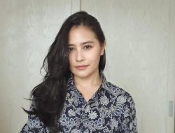 3 Berita Teratas Hari Ini: Gaya Berbatik Prilly Latuconsina yang Modern dan Elegan