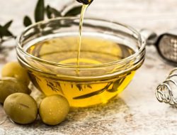 12 Manfaat Minyak Zaitun untuk Kesehatan dan Kesehatan Alami yang Tidak Terduga