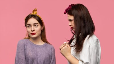 Tanda Tanda Dia Tidak Mau Berteman dengan Kamu Jangan Berjuang Sendirian