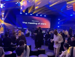 Ratusan Fans Padati Midnight Launch iPhone 17, Seperti Apa Kemeriahannya?