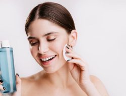 13 Manfaat Toner untuk Wajah Kulit Bersih dan Terhidrasi dengan Optimal