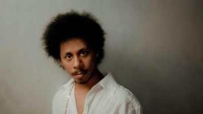 Raim Laode Rilis Versi Baru Pergilah Kasih Lagu Legendaris Chrisye dengan Sentuhan City Pop