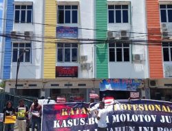 Aksi Jurnalis Papua Rayakan Setahun Teror Molotov ke Kantor Media Lokal