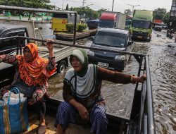 Banjir Masih Rendam Jalur Pantura Semarang Hampir Seminggu