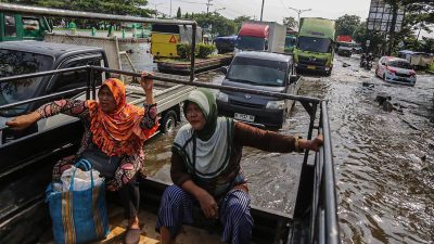 Banjir Masih Rendam Jalur Pantura Semarang Hampir Seminggu