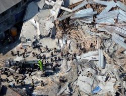 Bangunan Lama Ponpes Sidoarjo Miring Karena Tertimpa Gedung yang Ambruk