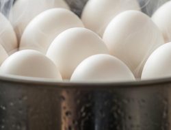 5 Cara Mengukus Telur Agar Tidak Pecah dan Mudah Dikupas Dijamin Berhasil