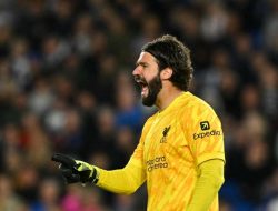 Kiper Utama Siap Kembali Bermain di Anfield Akhir Pekan Ini
