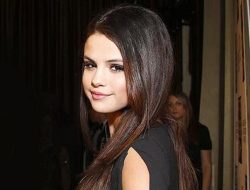 Perjuangan Selena Gomez Melawan Lupus dan Radang Sendi di Balik Rare Beauty