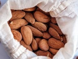 Cara Terbaik Menikmati Almond Agar Tidak Kehilangan Nutrisi Menurut Ahli Gizi