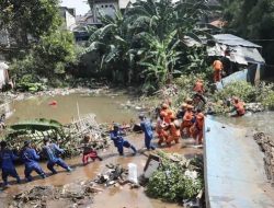 Penanganan Banjir, Pemkot Jaksel Akan Bangun Turap Permanen Lebih Tinggi dari Tanggul