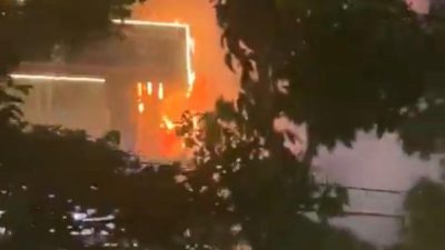 Papan Reklame Sarinah Thamrin Terbakar dan Api Telah Dipadamkan