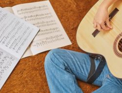 Chord Lengkap Suci dalam Debu Lirik dan Tips Memainkan dengan Baik