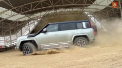 Menaklukkan Gurun Pasir Tertinggi di Dunia dengan Mobil SUV Terbaik