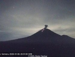 Gunung Semeru Erupsi Lagi Selasa Malam, Ini Dia Penampakannya