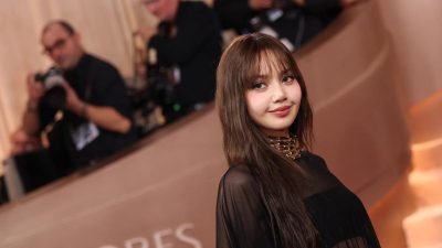 Lisa Blackpink Menarik Perhatian dalam Gaun Transparan di Karpet Merah Golden Globes 2026