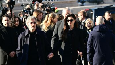 Jenazah Valentino Dimakamkan, Anne Hathaway dan Anna Wintour Tampil Muram Berbusana Hitam