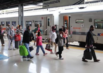 KA Jaka Tingkir dan KA Serayu Anjlok di Pasar Senen Menurut KAI