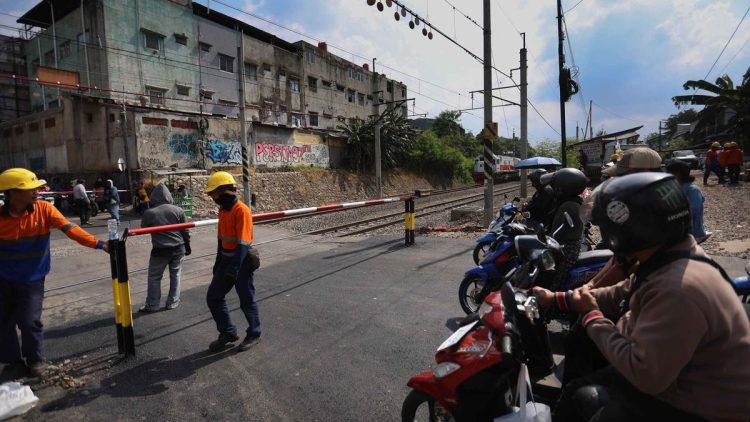 Batasi Kecepatan Kereta di Lintas Bekasi Cikarang