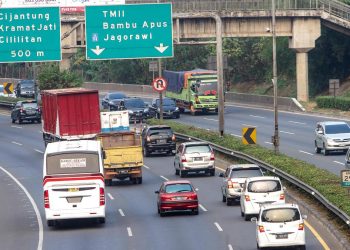 Mobil Pecah Ban di Tol Jagorawi dan Penyebabnya