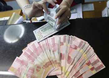 Rupiah Hampir 18000 Terhadap Dolar AS, Sentimen Ini Menjadi Pemicu