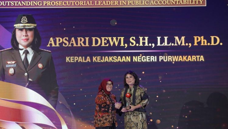 Konsisten Awasi Dana Desa, Jaksa Raih Penghargaan Wanita Unggul 2026