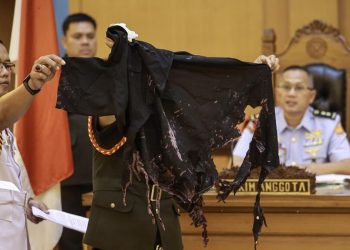 Penampakan Barang Bukti Kasus Penyiraman Air Keras di Kasus Andrie Yunus