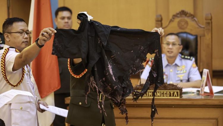 Penampakan Barang Bukti Kasus Penyiraman Air Keras di Kasus Andrie Yunus