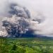 Gunung Semeru Erupsi Muntahkan Awan Panas Guguran pada Sabtu Malam