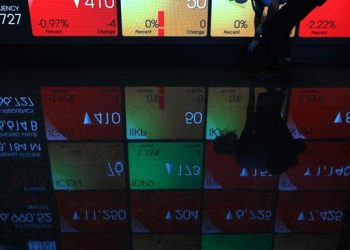 IHSG Sesi 1 Turun 3,76%, Kerugian Rp 482 Triliun