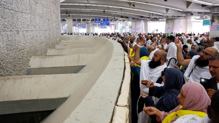 Jemaah Haji RI Dilarang Lempar Jumrah dari Jam 10.00 hingga 14.00, Simak Alasannya