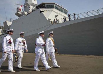 Kapal Perang Belanda HNLMS De Ruyter di Surabaya